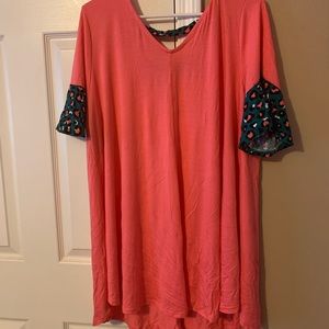 1X Emerald Pink top w green cheetah print sleeves